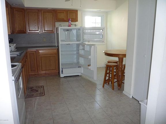 5th image of 15 Tallwood Dr