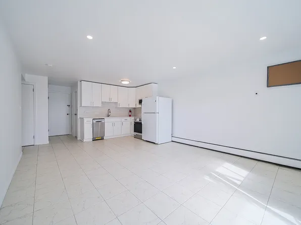 93 Myrtle Avenue image 4 of 18