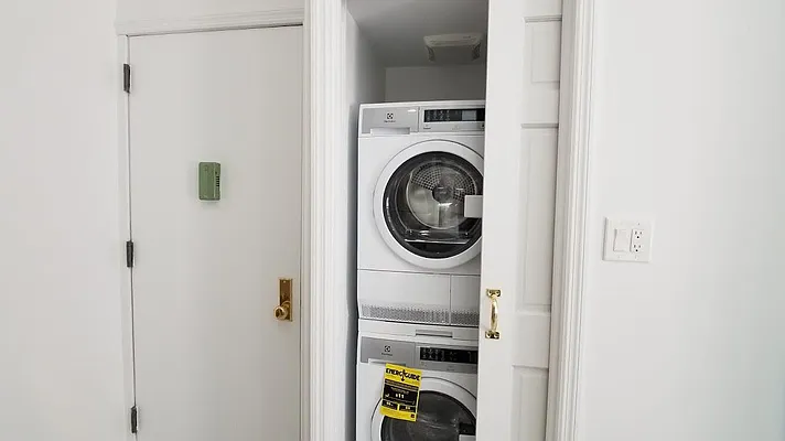 Rented by Compass | media 32