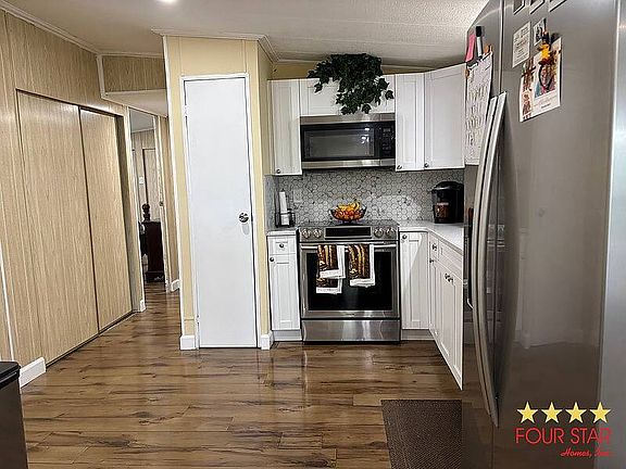 3rd image of 2372 Sandlewood Ln