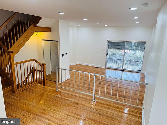 3rd image of 6829 Lindbergh Blvd