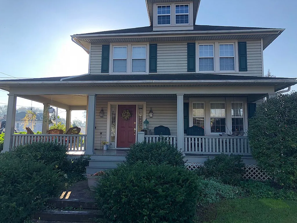 403 W High St photo 1