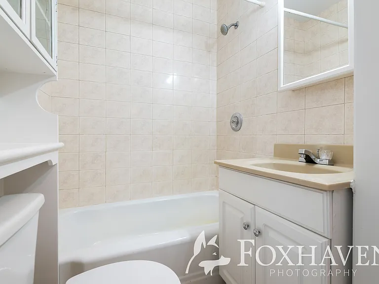 1137 E Keswick Rd — Photo 8