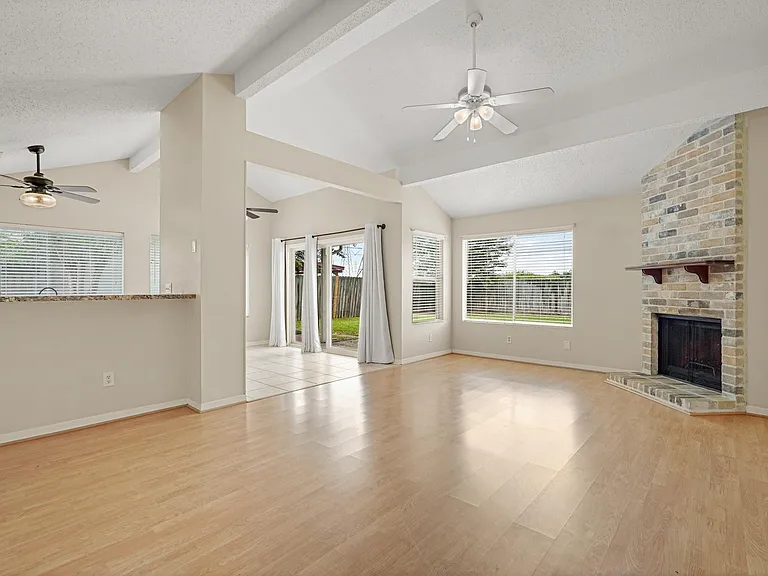 2911 Garden Ln — Photo 7