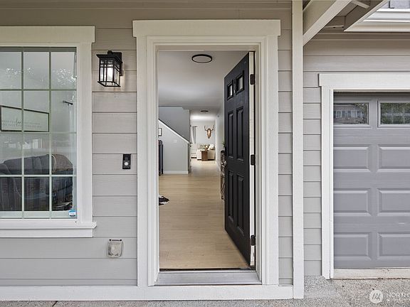 3rd image of 213 Bondgard Avenue E