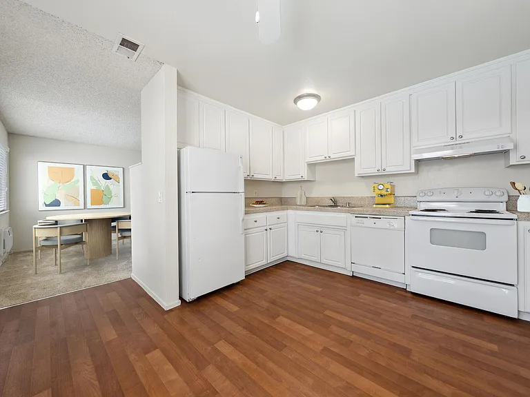 200 Hollis Ave — Photo 1
