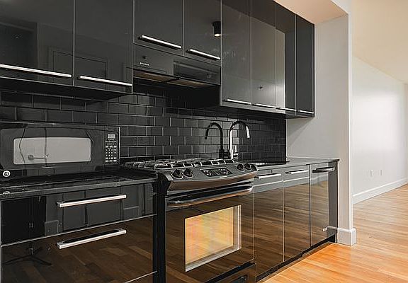 2nd image of 487 Keap St APT 411
