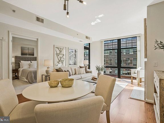 5th image of 1021 Garfield St #818
