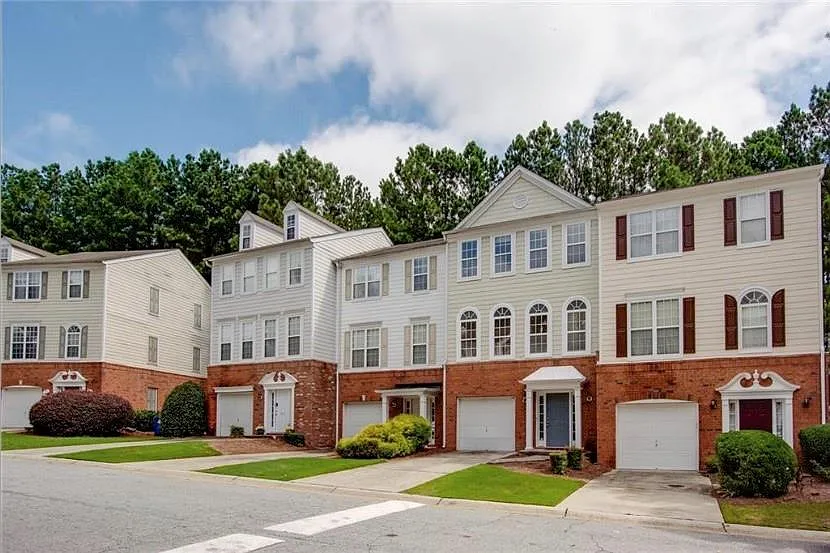 4 bed, 4.0 bath, 1902 sqft, $2,300 — Photo 3