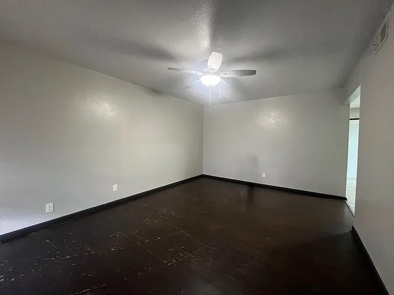 2405 Inadale Ave — Photo 3