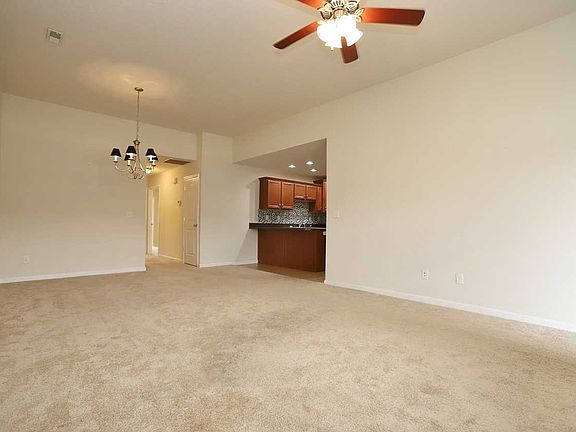 4th image of 3040 Gardenia Dr