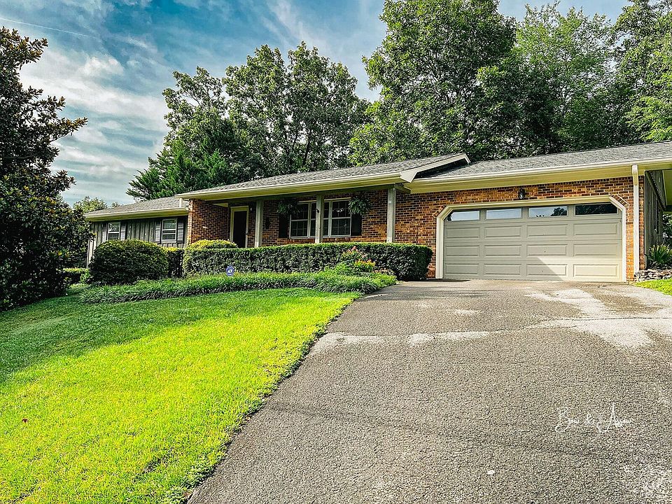 1st image of 602 Oak Crest Ln