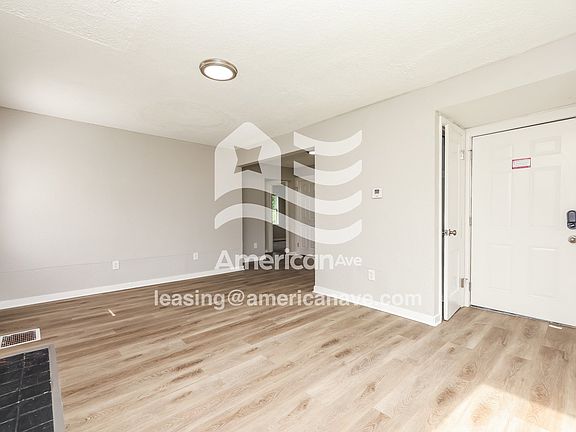 1449989_003_living_room_4.jpg