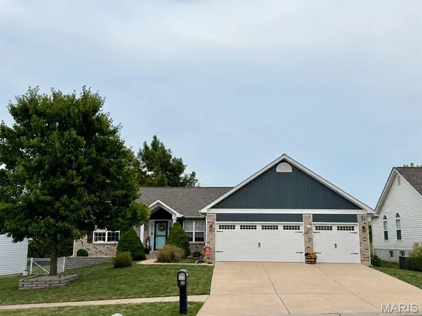 156 Old Williamsburg Pkwy, Wentzville, MO 63385