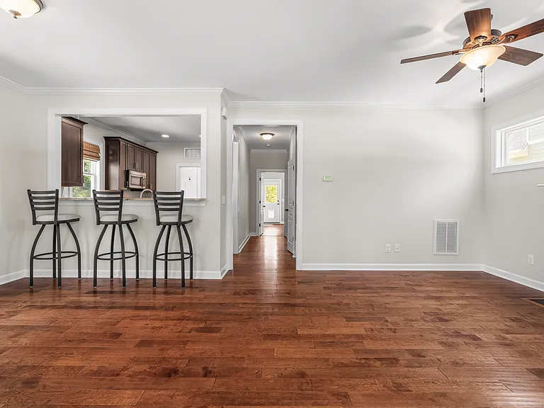 1720 Arrowhead Dr — Photo 4