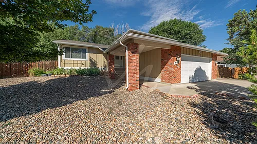 565 Wycliffe Dr Photo 1