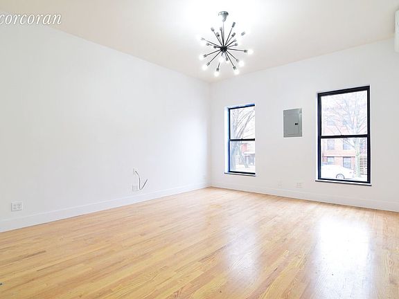 3rd image of 85 Clermont Ave Floor 1