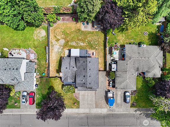4th image of 307 Berninger Street