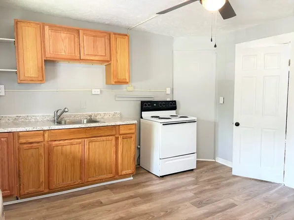 171 Oak St #2R, Lewiston, ME 04240