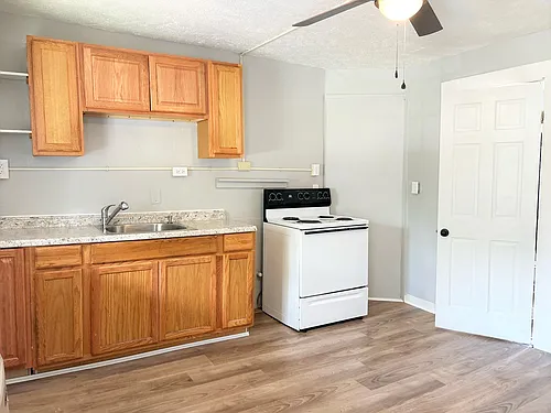 171 Oak St #2R Photo 1