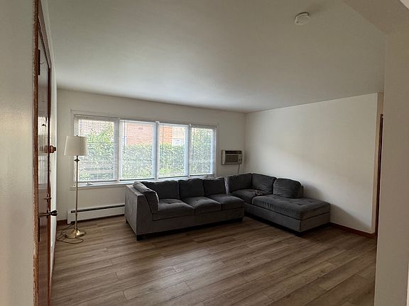 3rd image of 7539 S Roberts Rd #1W