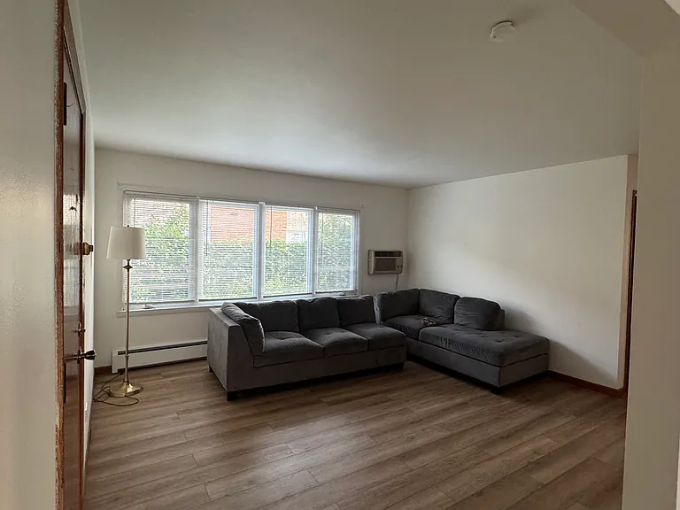 7539 S Roberts Rd #1W — Photo 3