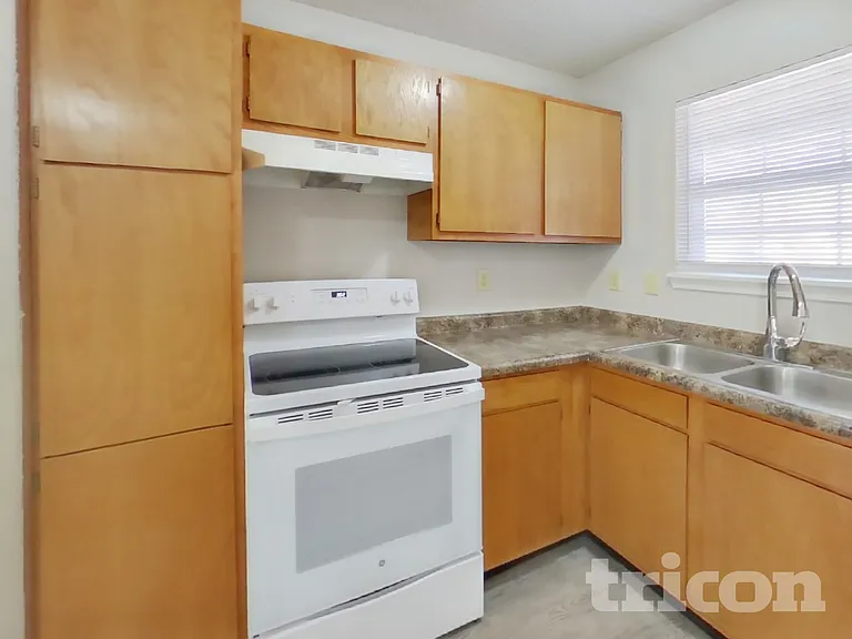 111 Silverberry Ct — Photo 5