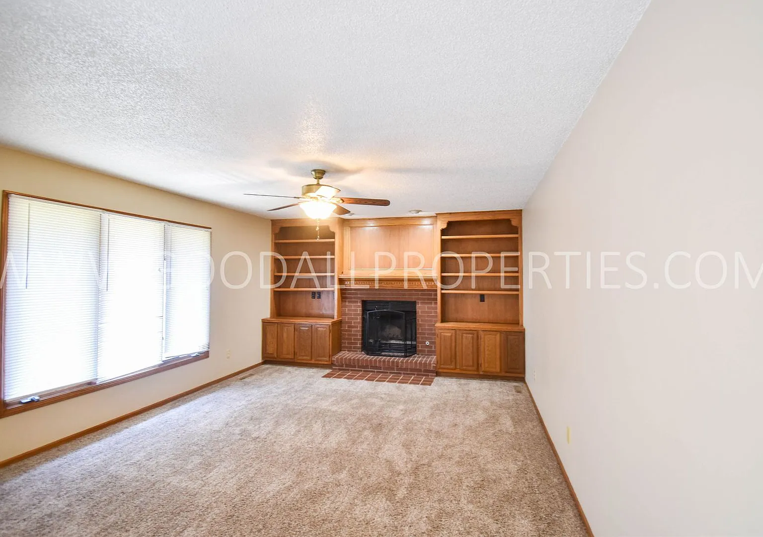 Charming 3 Bedroom in West Des Moines Home for Rent — Photo 3
