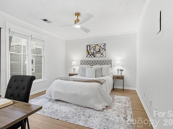 3rd image of 308 Queens Rd APT 32
