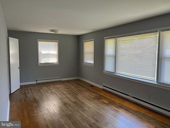 3rd image of 1020 Julian Dr
