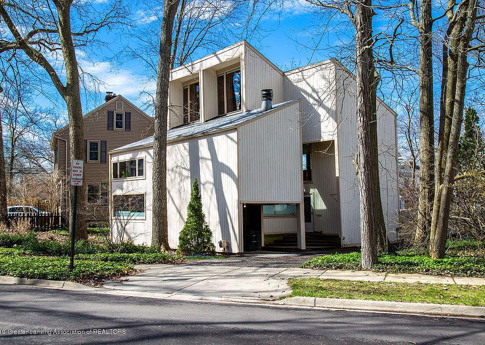 1st image of 535 E Oakwood Dr