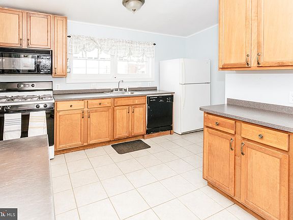 2nd image of 518 Stanwood St