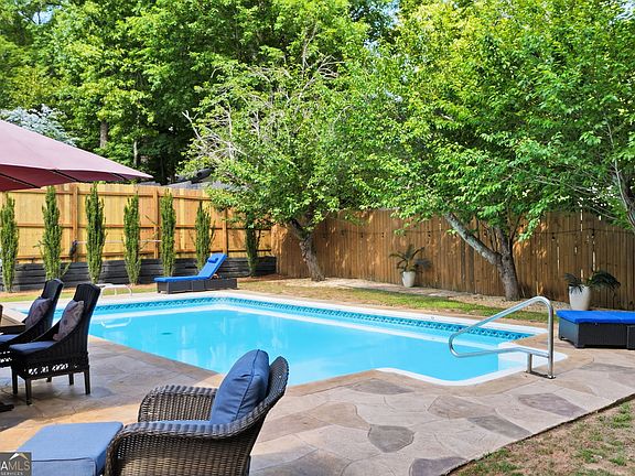 5th image of 325 Ivy Mill Ct