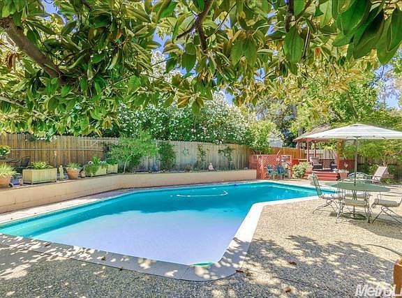 3rd image of 5608 Kingswood Dr