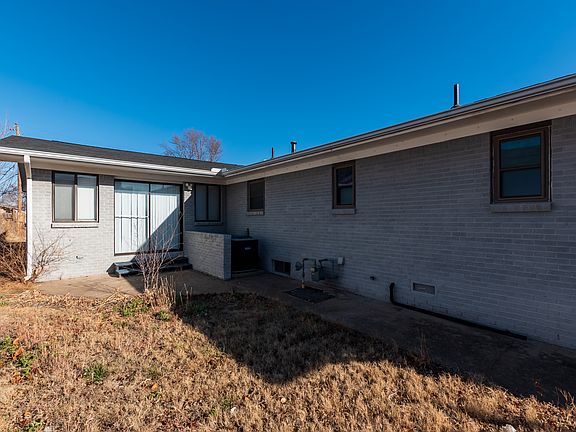4th image of 2711 S Glenn Ave