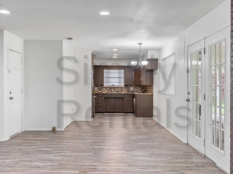 705 Plano St — Photo 7