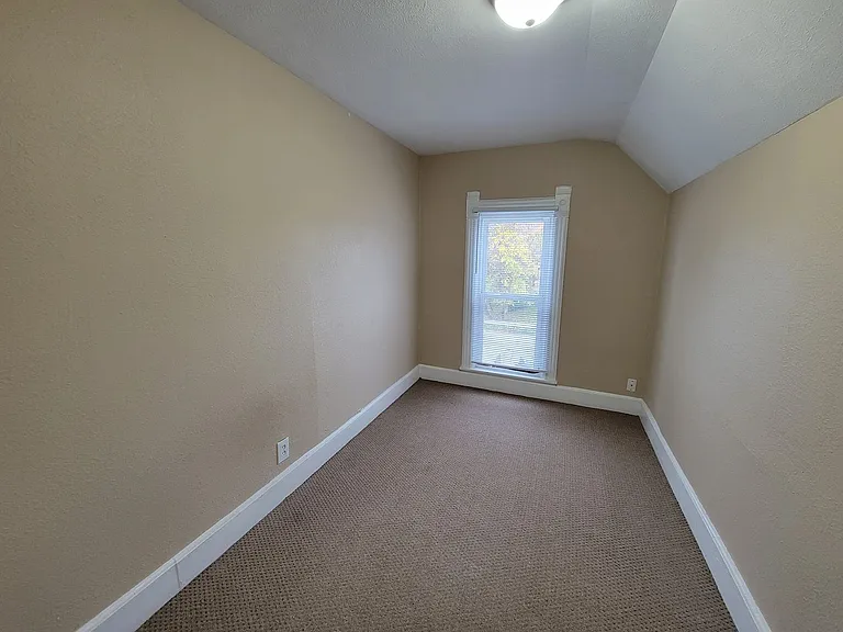 916 N Hill St — Photo 51