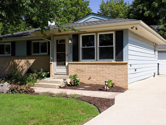 3rd image of 4900 Ridgeway AVENUE