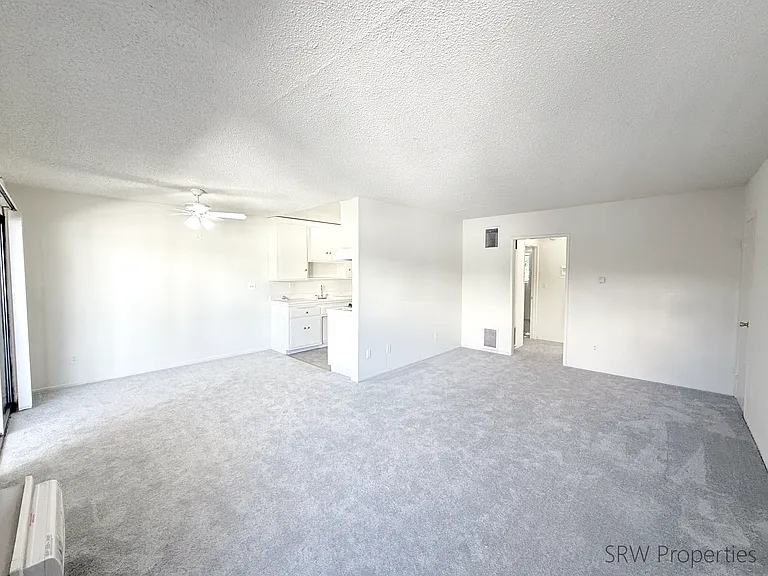 5000 Woodman Ave #14 — Photo 1