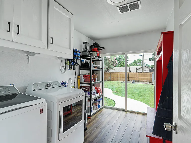 1200 W Walker St — Photo 17