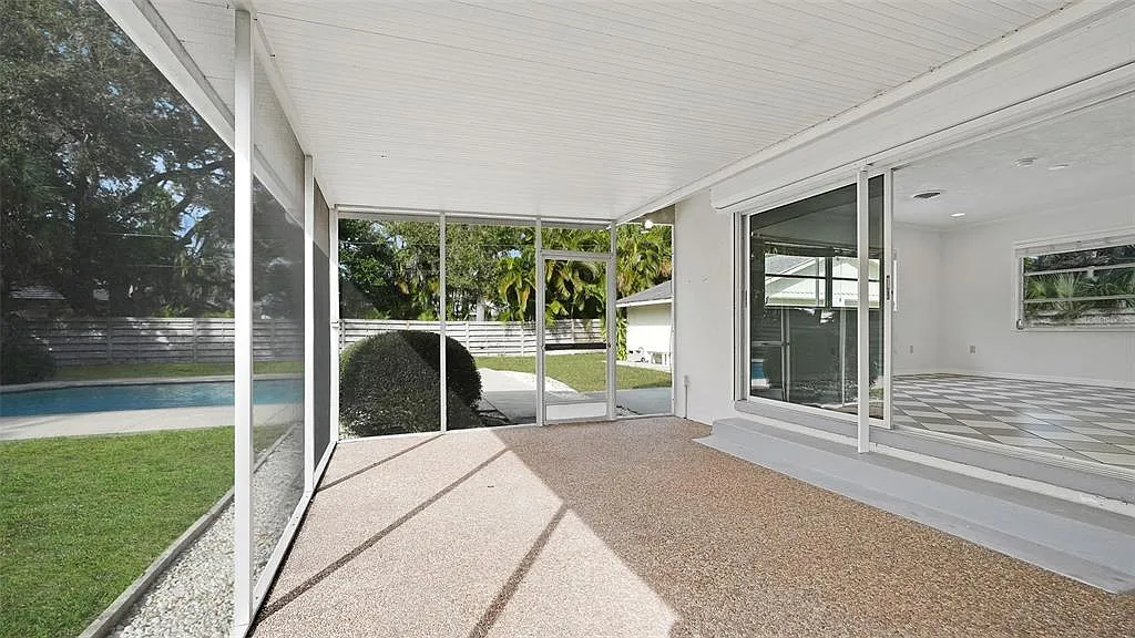 3 bed, 2.0 bath, 2256 sqft, $6,200 — Photo 2