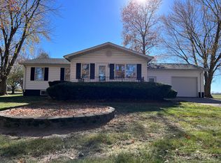 18715 Country Club Rd, Girard, IL 62640