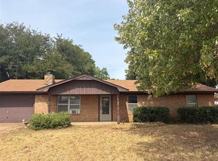 1104 Hillcrest Dr, Waurika, OK 73573
