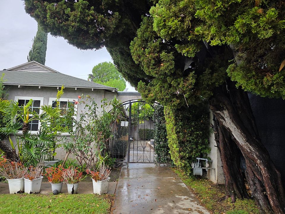 1st image of 5547 Woodman Ave #0