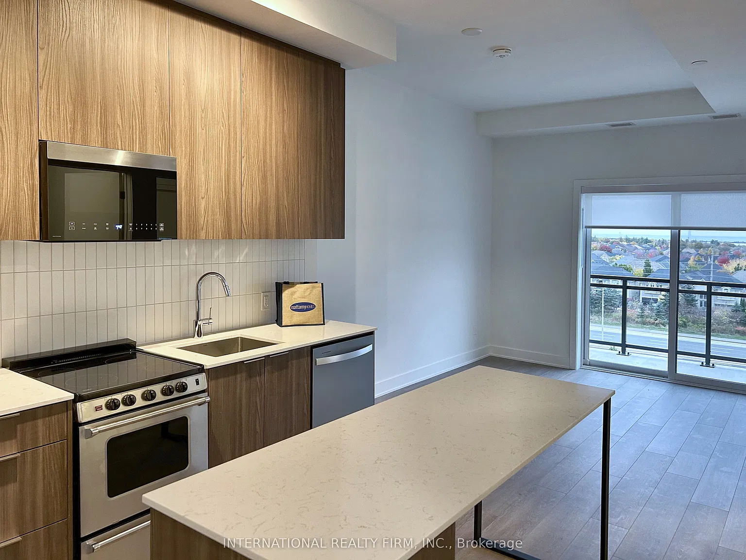 3 bed, $2,800 — Photo 2