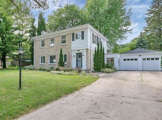 2338 Jourdain Ln, Green Bay, WI 54301