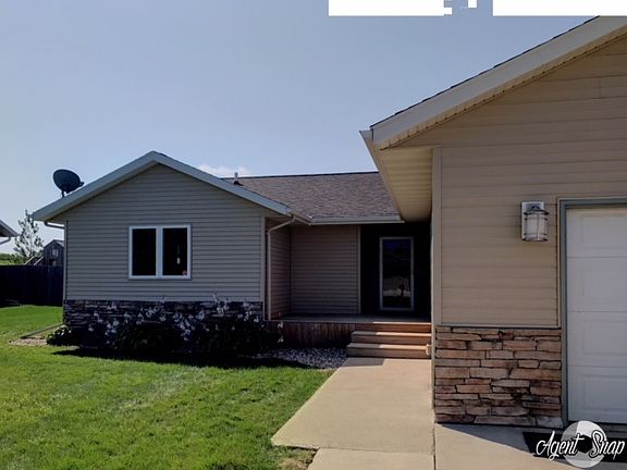 4th image of 99 Woodlyn Dr