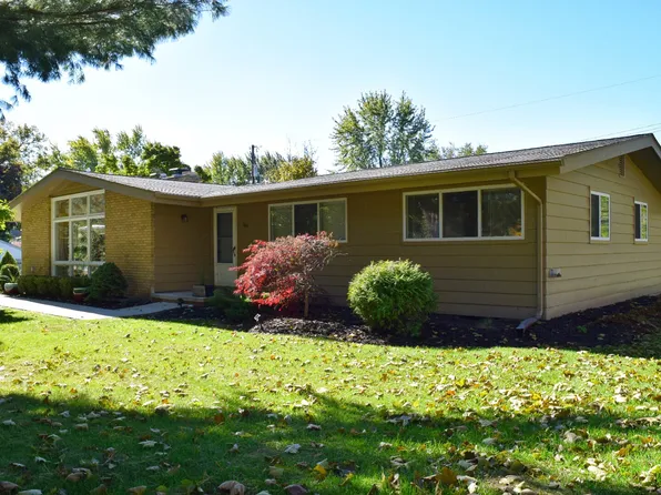 386 Belhaven Rd, Troy, MI 48085