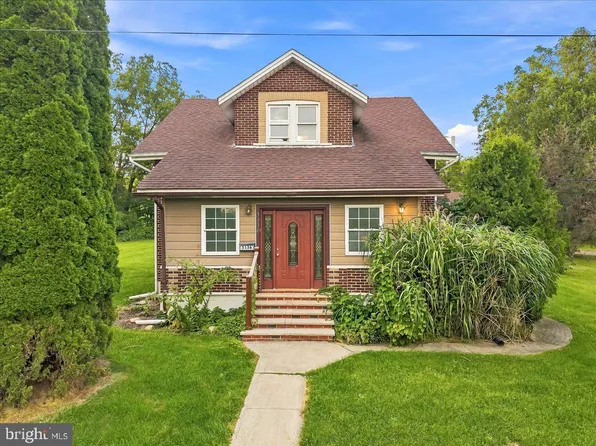 5136 McKinley Ave, Whitehall, PA 18052
