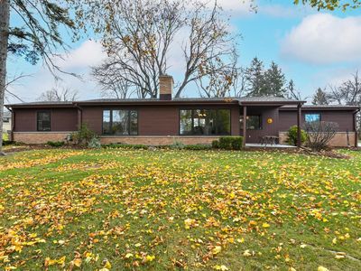 8409 West Hillview DRIVE, Mequon, WI, 53097